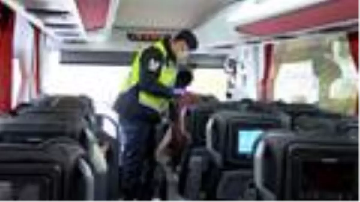 Son dakika... İSTANBUL'DA JANDARMADAN SOKAĞA ÇIKMA YASAĞINDA DENETİM