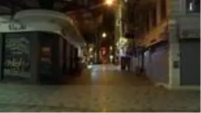 İstanbul, sokağa çıkma kısıtlamasının başlamasıyla sessizliğe büründü (3) İstanbul, sokağa çıkma kısıtlamasının başlamasıyla sessizliğe büründü (3)