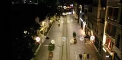 İstiklal Caddesi boş kaldı