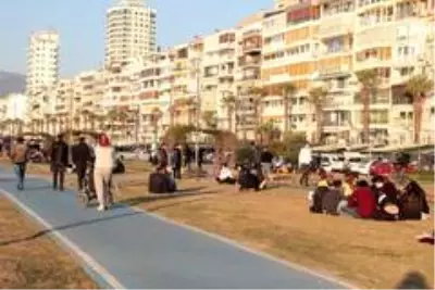 Kafe ve restoranlar kapandı, vatandaş sahile koştu