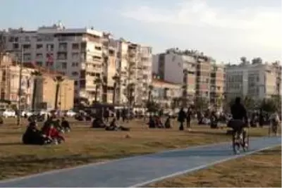 Kafe ve restoranlar kapandı, vatandaş sahile koştu