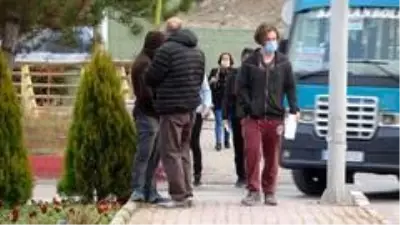 Karabük'te bazı adaylar saniyeler kala sınava yetişti Karabük'te bazı adaylar saniyeler kala sınava yetişti