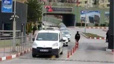 Karabük'te bazı adaylar saniyeler kala sınava yetişti Karabük'te bazı adaylar saniyeler kala sınava yetişti