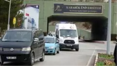 Karabük'te bazı adaylar saniyeler kala sınava yetişti Karabük'te bazı adaylar saniyeler kala sınava yetişti
