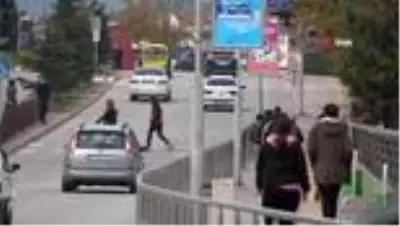 Karabük'te bazı adaylar saniyeler kala sınava yetişti Karabük'te bazı adaylar saniyeler kala sınava yetişti
