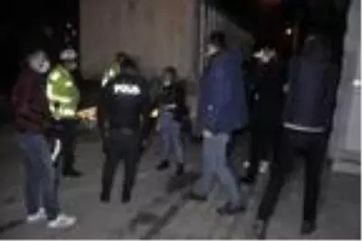 Son dakika haberi | Karaman'da kısıtlamayı ihlal eden 2 kişi, polisten kaçarken kaza yaptı Son dakika haberi | Karaman'da kısıtlamayı ihlal eden 2 kişi, polisten kaçarken kaza yaptı