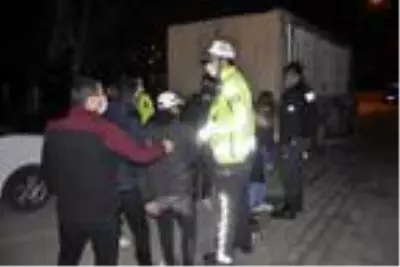 Son dakika haberi | Karaman'da kısıtlamayı ihlal eden 2 kişi, polisten kaçarken kaza yaptı Son dakika haberi | Karaman'da kısıtlamayı ihlal eden 2 kişi, polisten kaçarken kaza yaptı