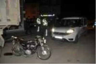 Son dakika haberi | Karaman'da kısıtlamayı ihlal eden 2 kişi, polisten kaçarken kaza yaptı Son dakika haberi | Karaman'da kısıtlamayı ihlal eden 2 kişi, polisten kaçarken kaza yaptı