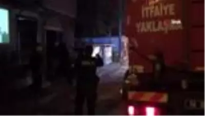 Karantinada kalan ailenin evinde yangın çıktı Karantinada kalan ailenin evinde yangın çıktı