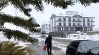 Kars'ta kartopu oynadılar, bidona binerek kaydılar Kars'ta kartopu oynadılar, bidona binerek kaydılar