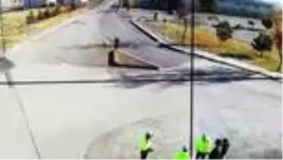 Kimliğini evde unutan KPSS adayı genç kızın yardımına emniyet ekipleri koştu Kimliğini evde unutan KPSS adayı genç kızın yardımına emniyet ekipleri koştu