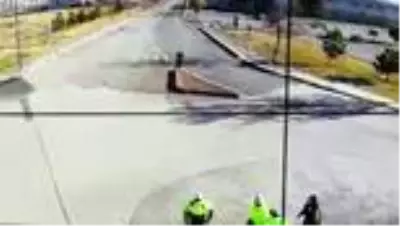 Kimliğini evde unutan KPSS adayı genç kızın yardımına emniyet ekipleri koştu Kimliğini evde unutan KPSS adayı genç kızın yardımına emniyet ekipleri koştu