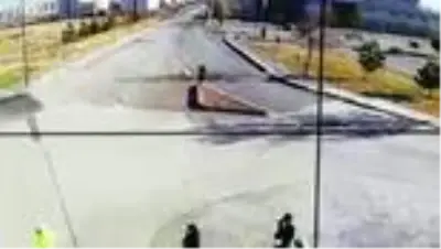 Kimliğini evde unutan KPSS adayı genç kızın yardımına emniyet ekipleri koştu Kimliğini evde unutan KPSS adayı genç kızın yardımına emniyet ekipleri koştu