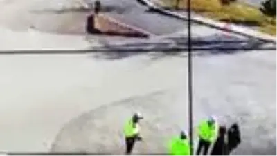 Kimliğini evde unuttu, yardımına polis ekipleri koştu Kimliğini evde unuttu, yardımına polis ekipleri koştu