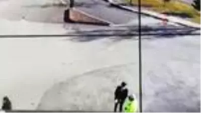 Kimliğini evde unuttu, yardımına polis ekipleri koştu Kimliğini evde unuttu, yardımına polis ekipleri koştu