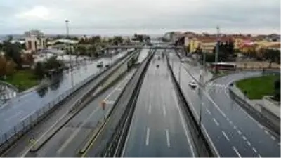 Kısıtlama sabahında yollar ve meydanlar boş kaldı Kısıtlama sabahında yollar ve meydanlar boş kaldı