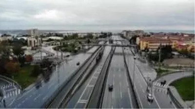 Kısıtlama sabahında yollar ve meydanlar boş kaldı Kısıtlama sabahında yollar ve meydanlar boş kaldı