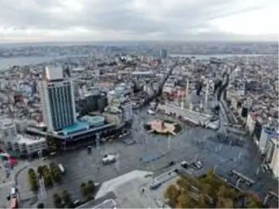 Kısıtlama sonrası Taksim'de yaşanan hareketlilik havadan görüntülendi Kısıtlama sonrası Taksim'de yaşanan hareketlilik havadan görüntülendi