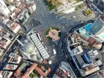 Kısıtlama sonrası Taksim'de yaşanan hareketlilik havadan görüntülendi Kısıtlama sonrası Taksim'de yaşanan hareketlilik havadan görüntülendi