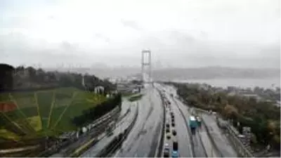 Kısıtlamada 15 Temmuz Köprüsü'ndeki denetimler havadan görüntülendi Kısıtlamada 15 Temmuz Köprüsü'ndeki denetimler havadan görüntülendi