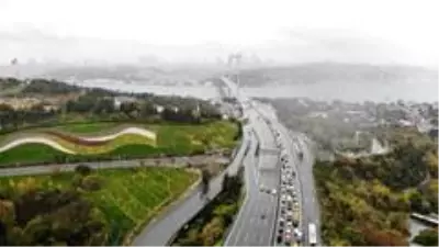 Kısıtlamada 15 Temmuz Köprüsü'ndeki denetimler havadan görüntülendi Kısıtlamada 15 Temmuz Köprüsü'ndeki denetimler havadan görüntülendi