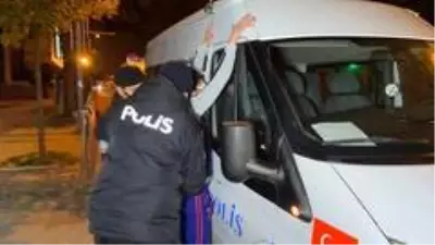 Kısıtlamada 5 kafadar sokağa çıktı, 20 bin TL ceza yedi Kısıtlamada 5 kafadar sokağa çıktı, 20 bin TL ceza yedi