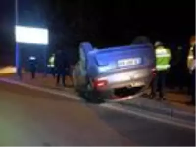 Kısıtlamada paket servise çıkan otomobil takla attı: 3 yaralı