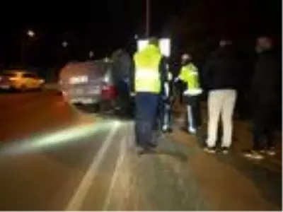 Kısıtlamada paket servise çıkan otomobil takla attı: 3 yaralı