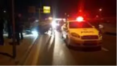 Kısıtlamada paket servise çıkan otomobil takla attı: 3 yaralı