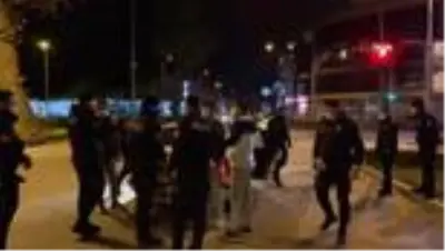 Son dakika haberi | Kısıtlamada sokağa çıktılar, polisin dur ihtarına uymadılar Son dakika haberi | Kısıtlamada sokağa çıktılar, polisin dur ihtarına uymadılar