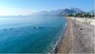 Kısıtlamanın ardından dünyaca ünlü sahile akın ettiler Kısıtlamanın ardından dünyaca ünlü sahile akın ettiler