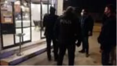Kısıtlamaya uymayan pastaneye ve alışveriş yapan kişiye ceza kesildi Kısıtlamaya uymayan pastaneye ve alışveriş yapan kişiye ceza kesildi