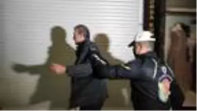 Son dakika haberleri... Kısıtlamayı ihlal eden şüpheliler kovalamaca sonucu yakalandı Son dakika haberleri... Kısıtlamayı ihlal eden şüpheliler kovalamaca sonucu yakalandı