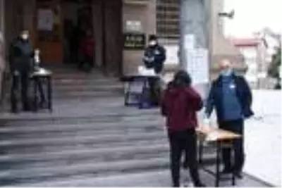 Konya'da, pazar sabahı sokak kısıtlamasına uyuldu Konya'da, pazar sabahı sokak kısıtlamasına uyuldu