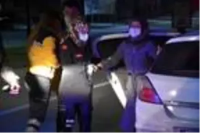 Kornavirüs hastası annesini hastaneden eve özel aracıyla götürmek isteyince cezayı yedi Kornavirüs hastası annesini hastaneden eve özel aracıyla götürmek isteyince cezayı yedi