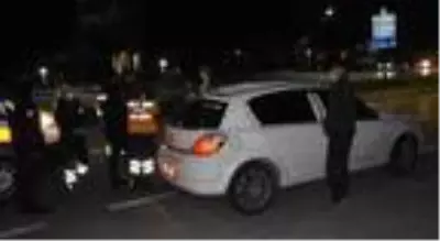 Kornavirüs hastası annesini hastaneden eve özel aracıyla götürmek isteyince cezayı yedi Kornavirüs hastası annesini hastaneden eve özel aracıyla götürmek isteyince cezayı yedi