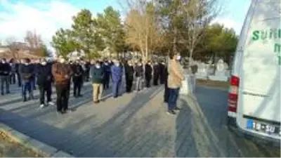 Korona virüsten hayatını kaybeden sağlık çalışanı toprağa verildi Korona virüsten hayatını kaybeden sağlık çalışanı toprağa verildi