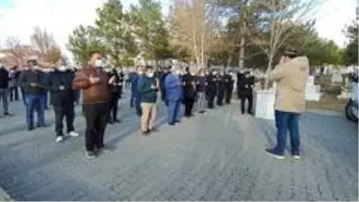 Korona virüsten hayatını kaybeden sağlık çalışanı toprağa verildi Korona virüsten hayatını kaybeden sağlık çalışanı toprağa verildi