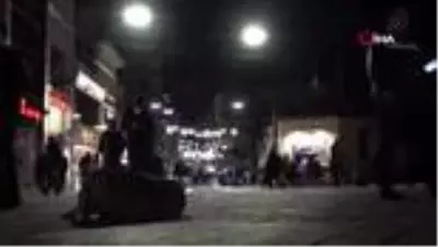 Koronavirüs tedbirleri kapsamında İstanbul'da sokağa çıkma kısıtlaması başladı Koronavirüs tedbirleri kapsamında İstanbul'da sokağa çıkma kısıtlaması başladı