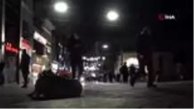 Koronavirüs tedbirleri kapsamında İstanbul'da sokağa çıkma kısıtlaması başladı Koronavirüs tedbirleri kapsamında İstanbul'da sokağa çıkma kısıtlaması başladı