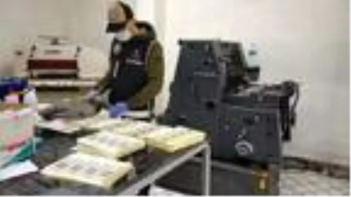 Matbaada 1 milyon 352 bin sahte dolar basan 6 kişi tutuklandı