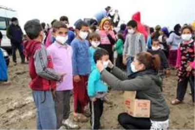 Mevsimlik tarım işçilerinin çocuklarına süt ve hijyen kiti Mevsimlik tarım işçilerinin çocuklarına süt ve hijyen kiti