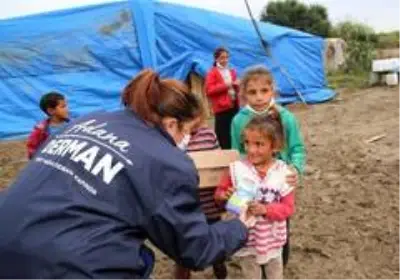 Mevsimlik tarım işçilerinin çocuklarına süt ve hijyen kiti Mevsimlik tarım işçilerinin çocuklarına süt ve hijyen kiti