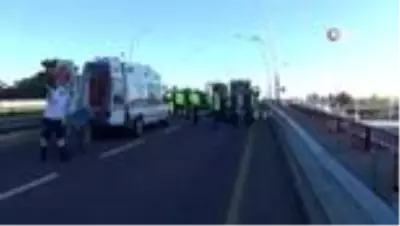 Motosiklet çöp kamyonuna çarptı: 2 ölü