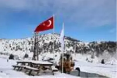 Motosikletle kar keyfi yaptılar Motosikletle kar keyfi yaptılar