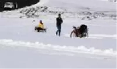 Motosikletle kar keyfi yaptılar Motosikletle kar keyfi yaptılar
