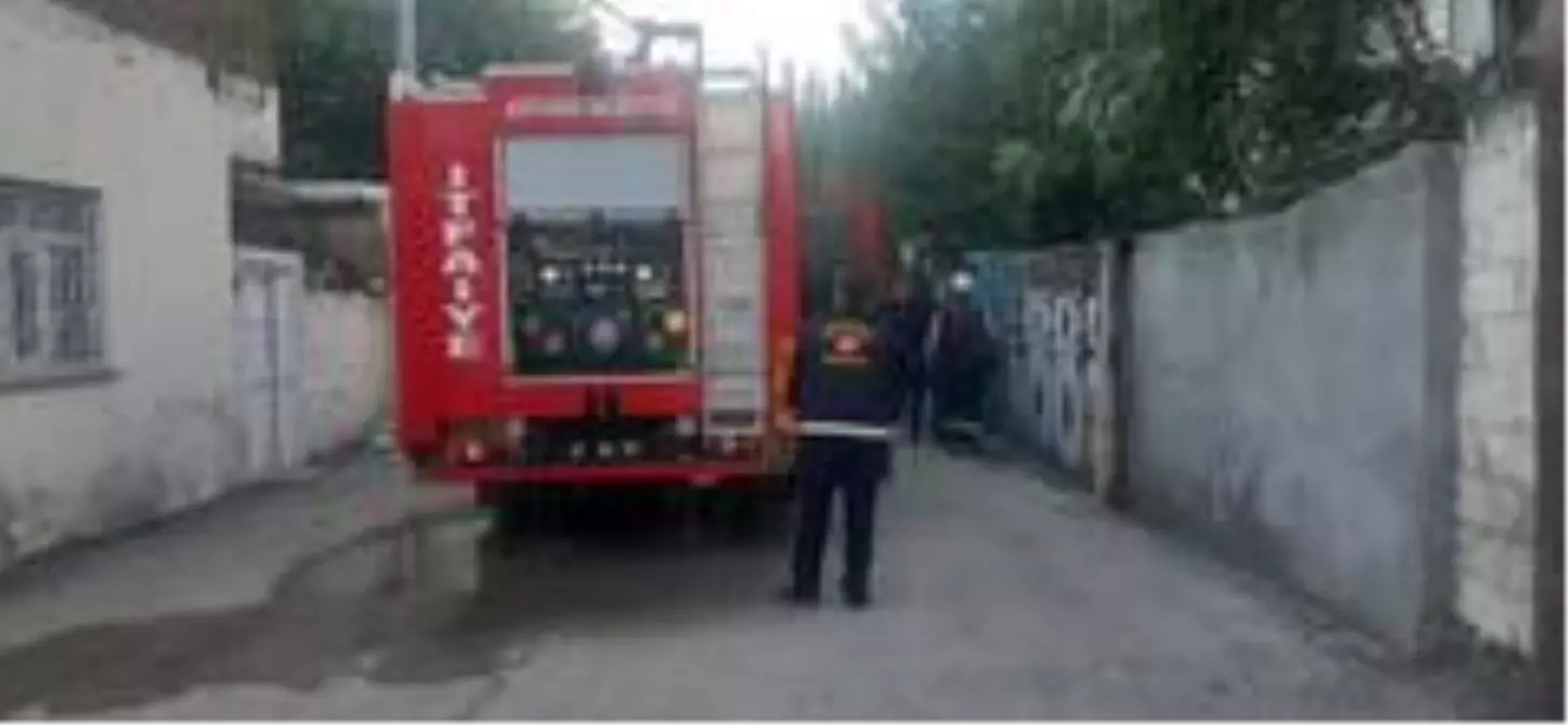 Odunlukta çıkan yangın korkuttu