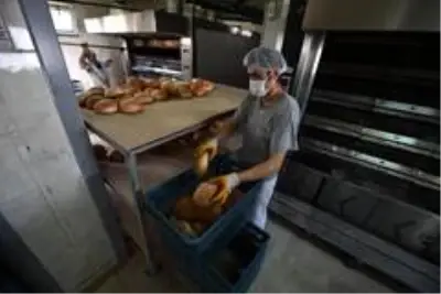 Osmangazi'de her gün 6 bin ekmek dağıtılıyor Osmangazi'de her gün 6 bin ekmek dağıtılıyor