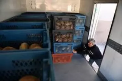Osmangazi'de her gün 6 bin ekmek dağıtılıyor Osmangazi'de her gün 6 bin ekmek dağıtılıyor