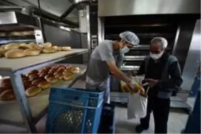 Osmangazi'de her gün 6 bin ekmek dağıtılıyor Osmangazi'de her gün 6 bin ekmek dağıtılıyor